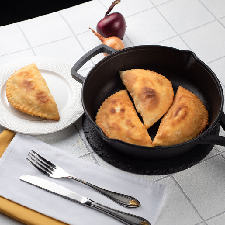 Чебуреки з куркою, сиром